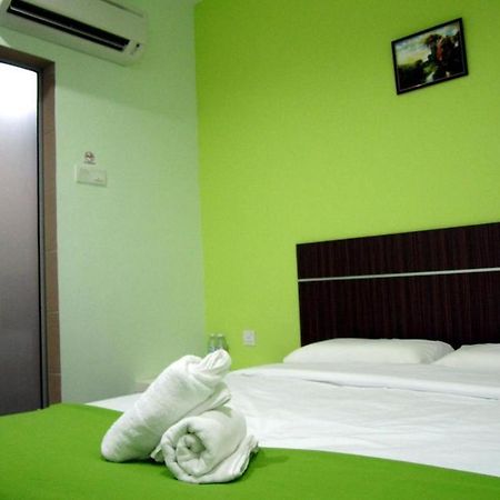 Eco Hotel Putra Каджанг Экстерьер фото
