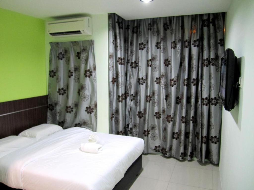 Eco Hotel Putra Каджанг Экстерьер фото