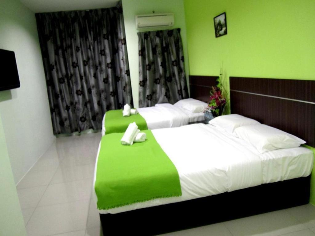 Eco Hotel Putra Каджанг Экстерьер фото