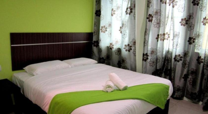 Eco Hotel Putra Каджанг Экстерьер фото