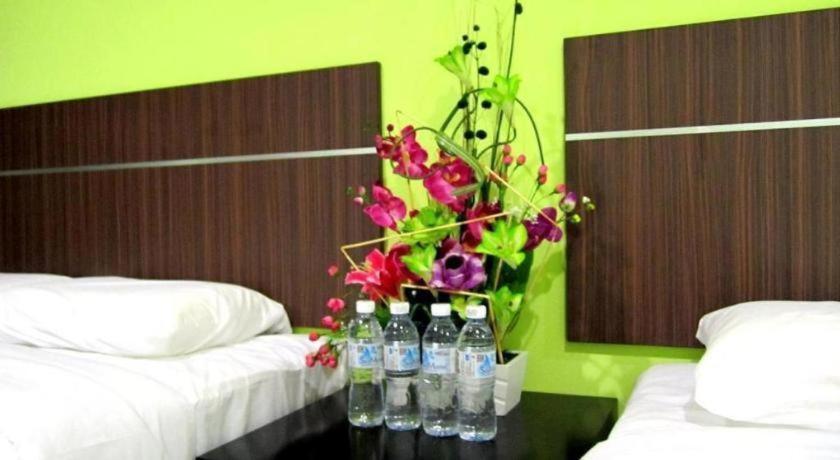 Eco Hotel Putra Каджанг Экстерьер фото