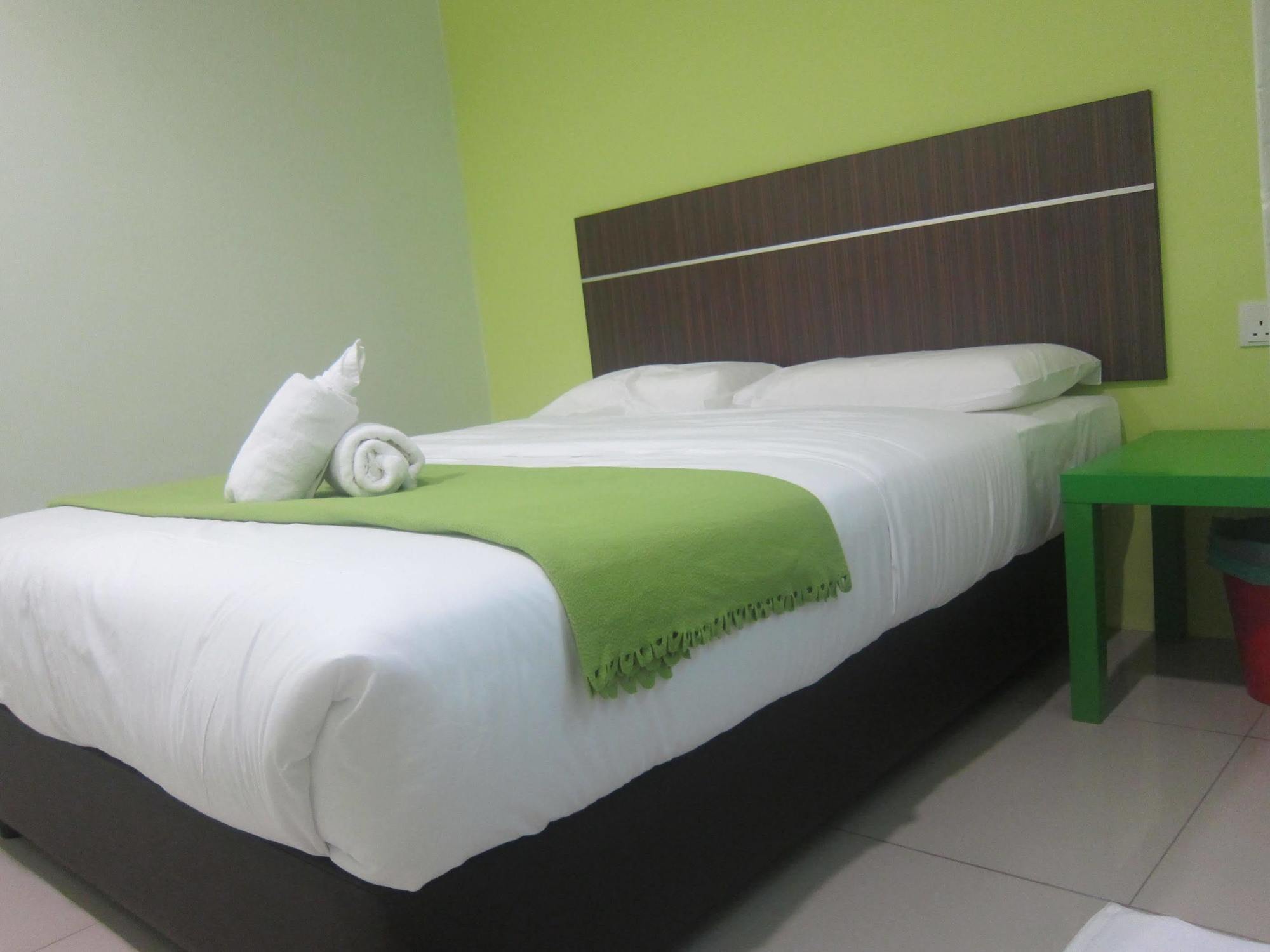 Eco Hotel Putra Каджанг Экстерьер фото